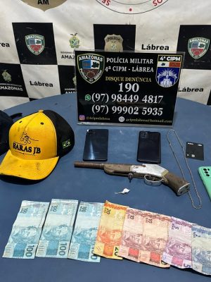 A Polícia Militar do Amazonas (PMAM), por meio da 4ª Companhia Interativa de Polícia Militar (CIPM), prendeu dois homens, de 31 e 36 anos, e apreendeu duas armas de fogo, no município de Lábrea (distante 702 quilômetros da capital) durante o final de semana.