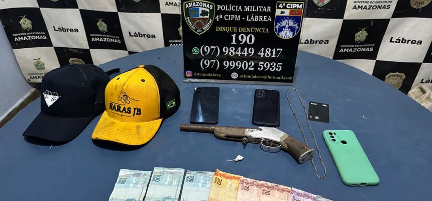 A Polícia Militar do Amazonas (PMAM), por meio da 4ª Companhia Interativa de Polícia Militar (CIPM), prendeu dois homens, de 31 e 36 anos, e apreendeu duas armas de fogo, no município de Lábrea (distante 702 quilômetros da capital) durante o final de semana.